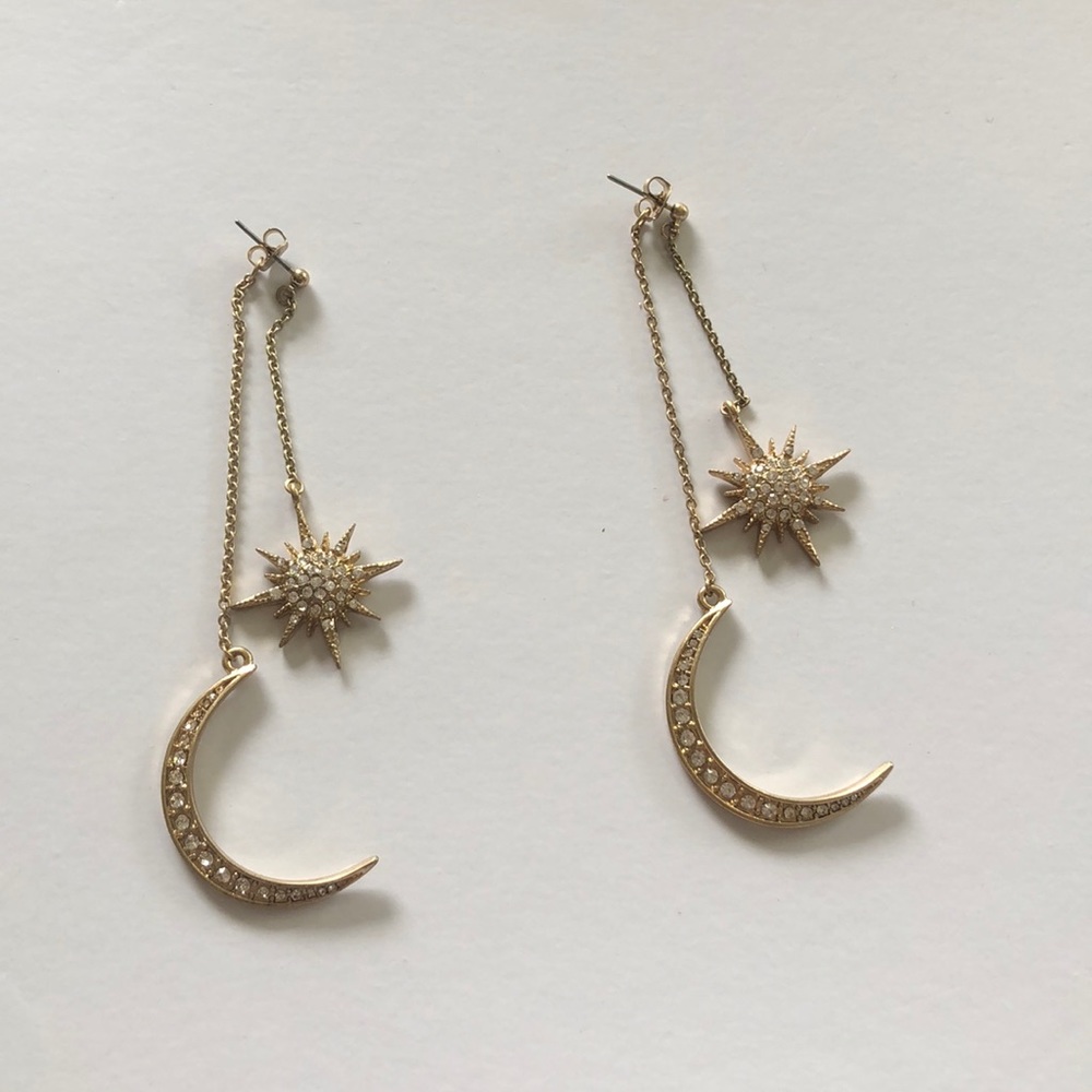 Earrings color gold moon